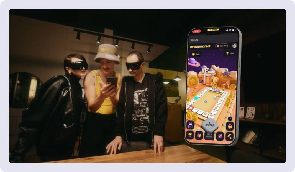 Как выглядит нативная реклама Т-Банка в шоу «Подземелья Чикен Карри». Источник «VK Видео»